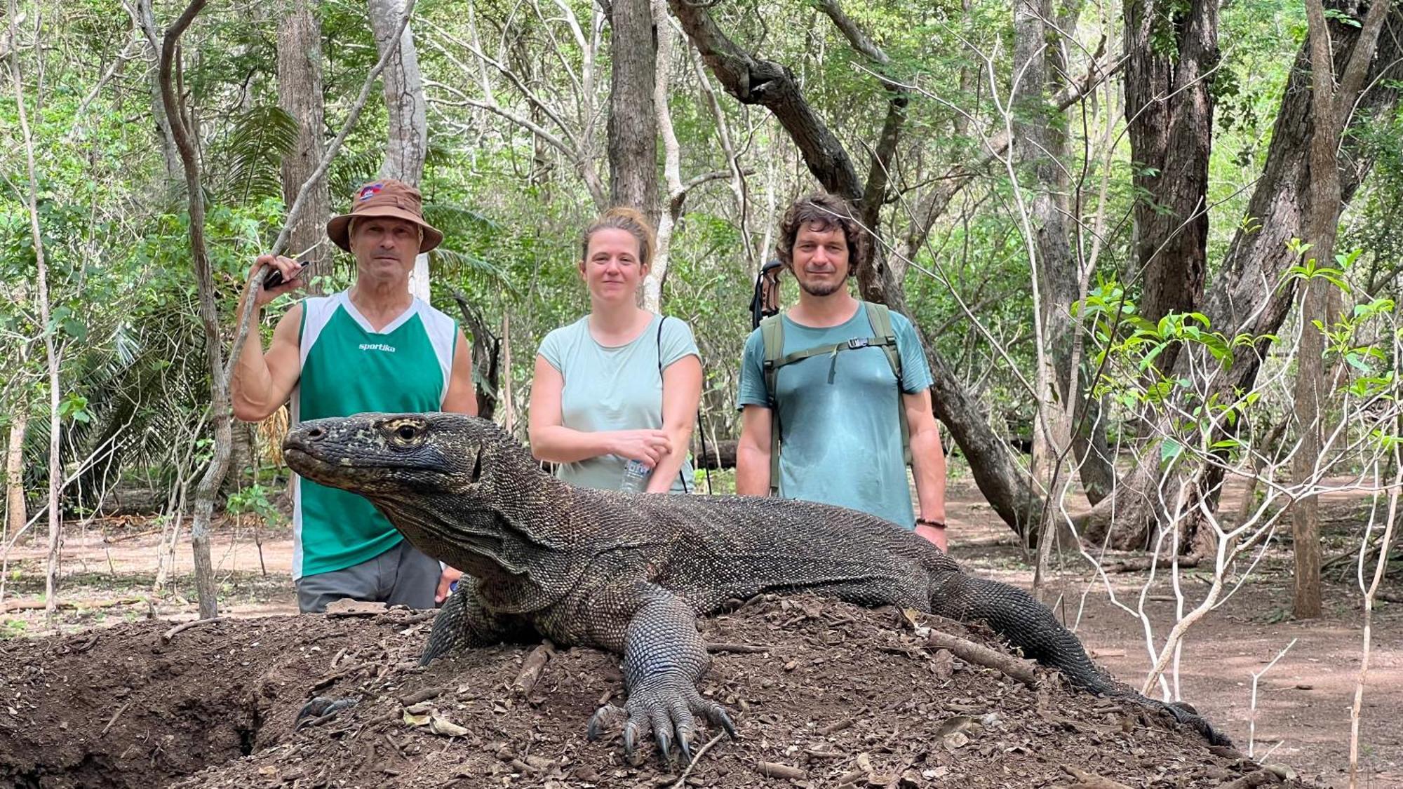 Jhuna Komodo Homestay Exteriör bild