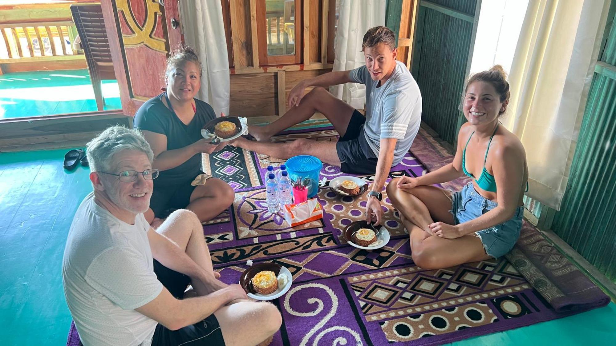 Jhuna Komodo Homestay Exteriör bild