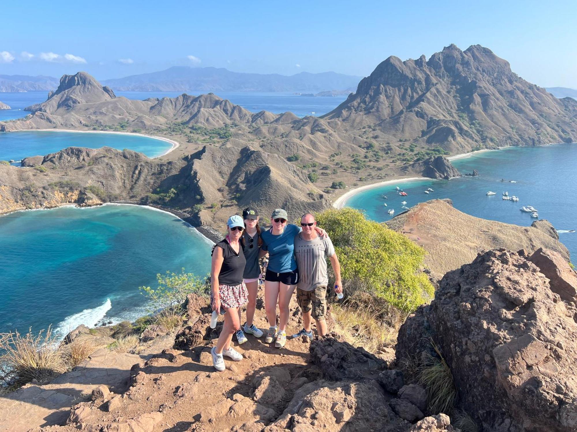 Jhuna Komodo Homestay Exteriör bild