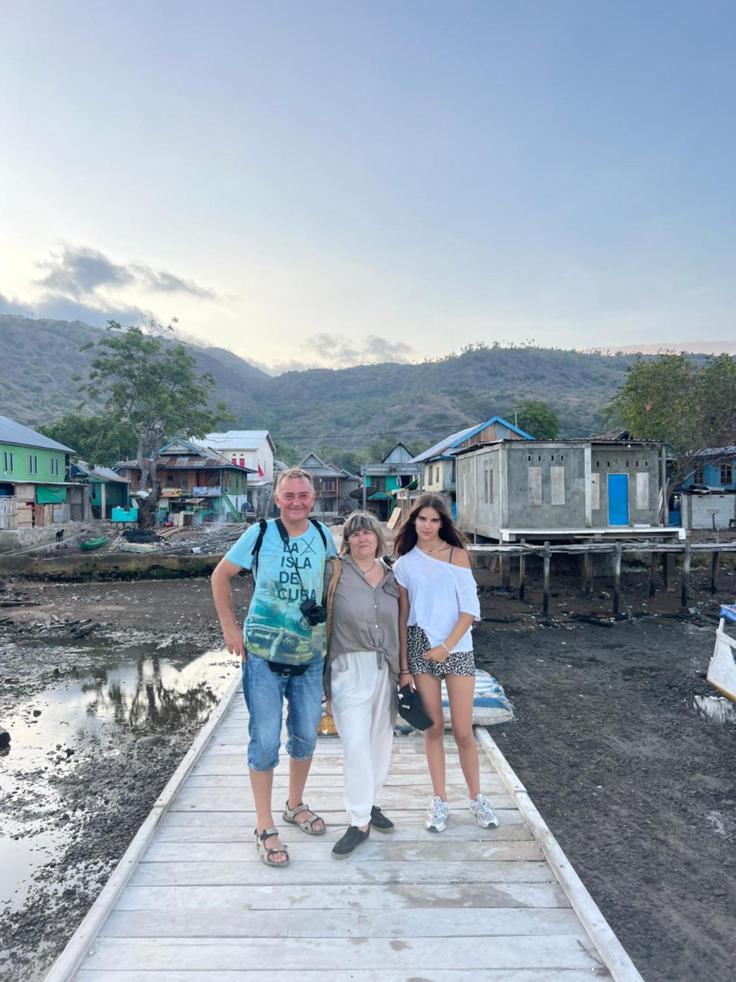Jhuna Komodo Homestay Exteriör bild