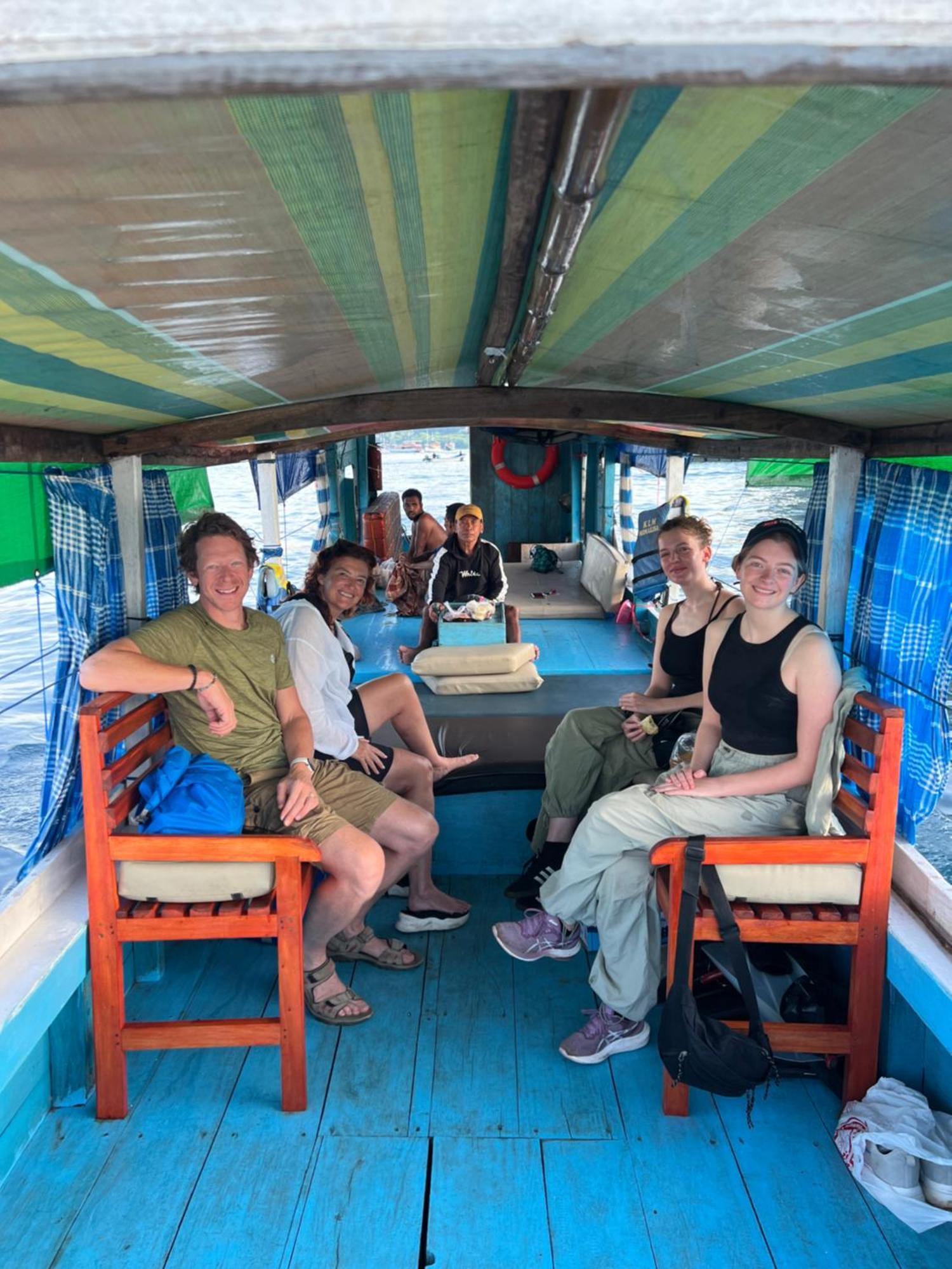 Jhuna Komodo Homestay Exteriör bild